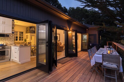 Beautiful Garden Cottage at JAR Farms with use of pool, hot tub, and orchards