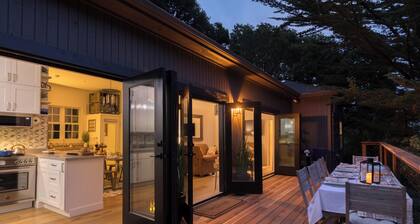 Beautiful Garden Cottage at JAR Farms with use of pool, hot tub, and orchards