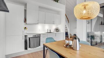 Køleskab, opvaskemaskine, kaffe-/temaskine