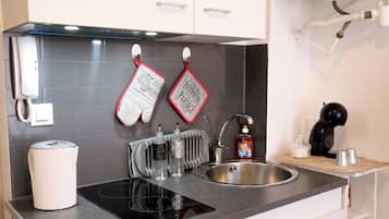 Fridge, microwave, stovetop, coffee/tea maker