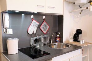 Fridge, microwave, stovetop, coffee/tea maker