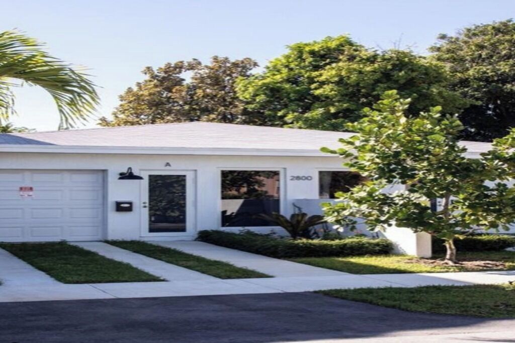 FAMILY HOUSE IN THE HEART OF MIAMI 3 BEDROOMS FAMILY HOUSE HEART OF MIAMI