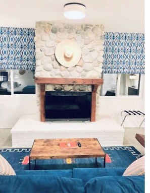 Smart TV - Global Style Loft in Marina Del Rey 20 Blocks to the Beach (Los Angeles)