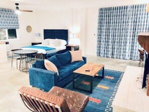 1 bedroom, desk, iron/ironing board, free WiFi - Global Style Loft in Marina Del Rey 20 Blocks to the Beach (Los Angeles)