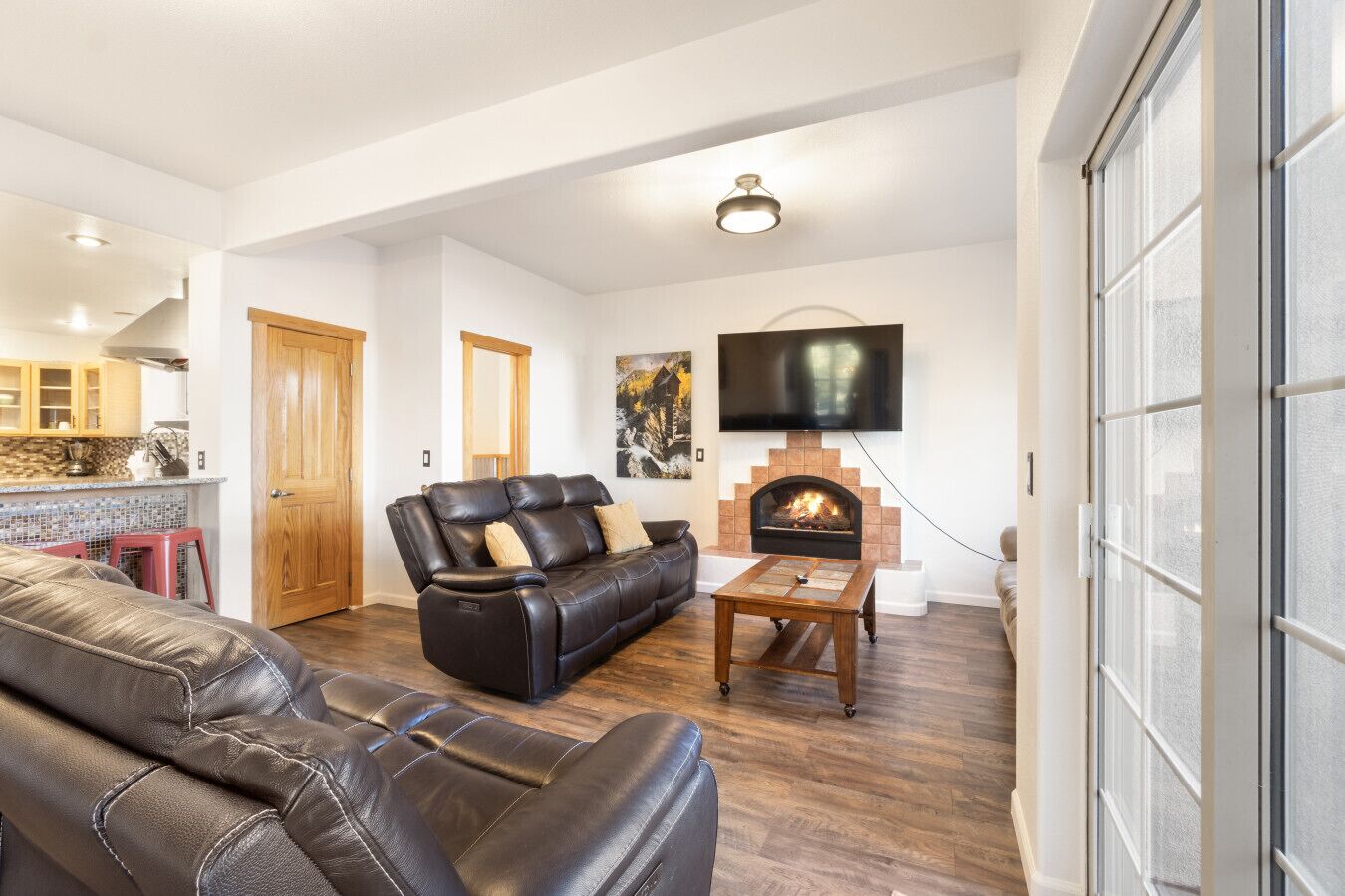 Smart TV, fireplace, offices