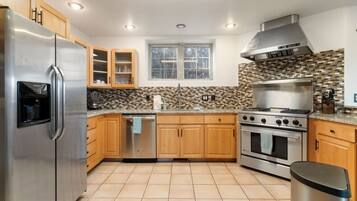 Refrigerador, microondas, horno, lavavajillas