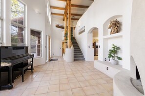 Interior - Serenity Skyline Lodge (Colorado Springs)