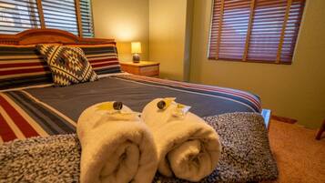 3 bedrooms, desk, iron/ironing board, travel cot