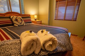 3 bedrooms, desk, iron/ironing board, travel cot