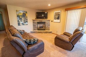 Smart TV, fireplace, offices