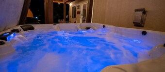 Minutes from Everything  | Hot Tub | Grill | Views | King Bed