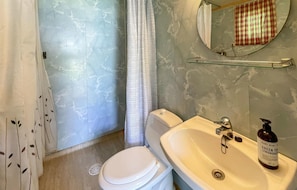 Shower - Gorgeous home in Dovre with WiFi (Dovre)