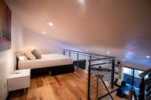 1 habitación, tabla de planchar con plancha y cuna de viaje 