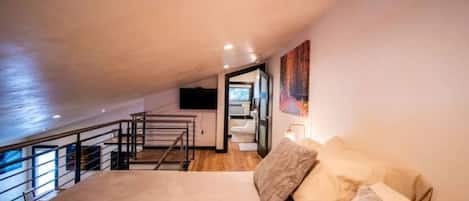 1 bedroom, iron/ironing board, travel cot, free WiFi