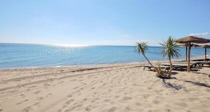 Nice home in Torreilles with kitchen