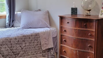 2 bedrooms, desk, iron/ironing board, travel cot