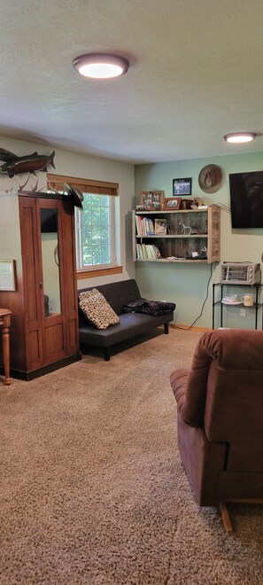 Interior - The Farmhouse In The Mountains- Front Porch (Pinesdale)