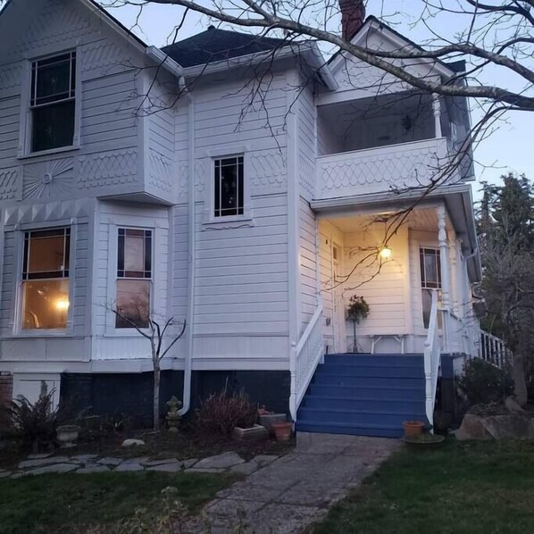 Exterior - The Hedges House - Studio (Independence)