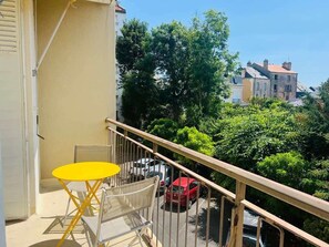 Outdoor dining - Le Soleil Levant - Beau T3 moderne et lumineux (Poitiers)