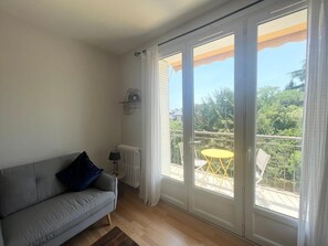 TV - Le Soleil Levant - Beau T3 moderne et lumineux (Poitiers)