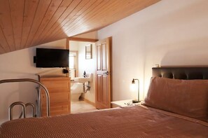 1 bedroom, iron/ironing board, travel cot, free WiFi