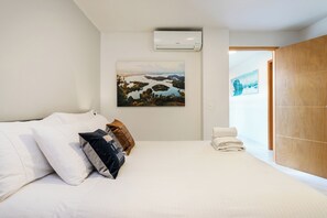 2 bedrooms, in-room safe, iron/ironing board, free WiFi