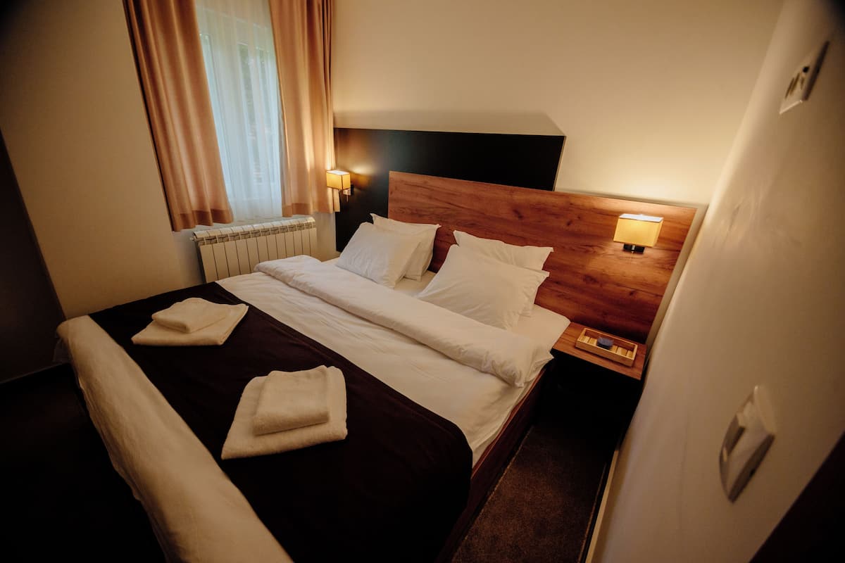 Free cots/infant beds, free WiFi, bed sheets