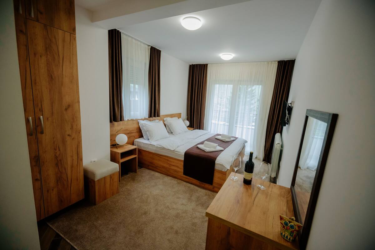 Free cots/infant beds, free WiFi, bed sheets