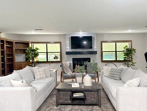 Smart TV, table football, ping pong, books - Angel pines Farmhouse  (Hempstead)