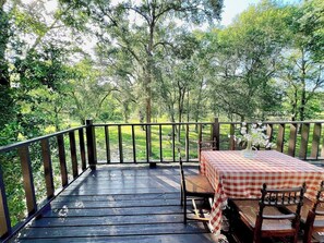 Outdoor dining - Angel pines Farmhouse  (Hempstead)