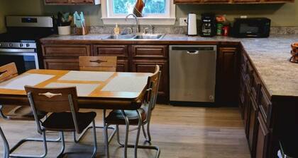 Private 2 bdrm apartment in the heart of the city. Pet friendly.
