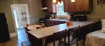 Private 2 bdrm apartment in the heart of the city. Pet friendly.