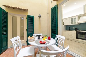 Dining - Casa Lorenzo central ground-floor flat with a quiet tiny patio (Firenze)