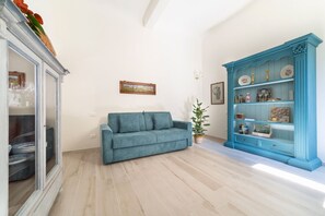 Living area - Casa Lorenzo central ground-floor flat with a quiet tiny patio (Firenze)