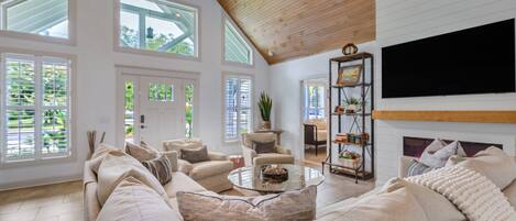 Televisión, chimenea