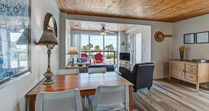 2 Bedroom/2 Bath Across from the Beach