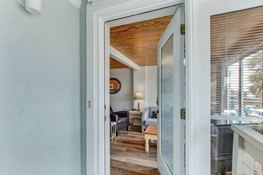 2 Bedroom/2 Bath Across From The Beach - Fernandina Beach, FL