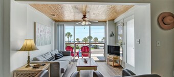 2 Bedroom/2 Bath Across from the Beach