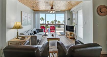 2 Bedroom/2 Bath Across from the Beach