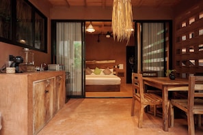 Classic Villa | Private kitchen | Mini-fridge, microwave