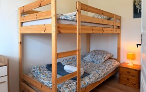 1 chambre, lit parapluie, Wi-Fi gratuit, draps fournis