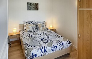 1 chambre, lit parapluie, Wi-Fi gratuit, draps fournis