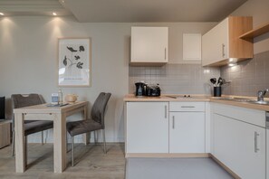 Kühlschrank, Herdplatte, Geschirrspüler