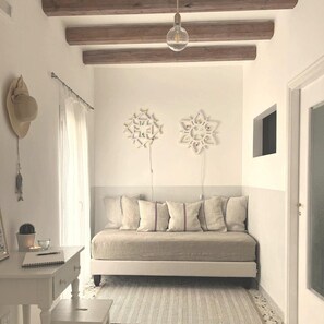Living area - Camaredde No. 10 an apartment with a terrace between sky and sea (Monopoli)