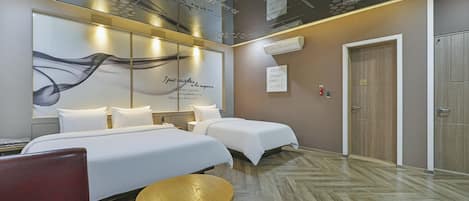 Escritorio, sistema de insonorización, wifi gratis y ropa de cama