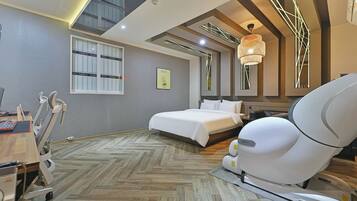 Luxury Double Room | Desk, blackout drapes, free WiFi, bed sheets