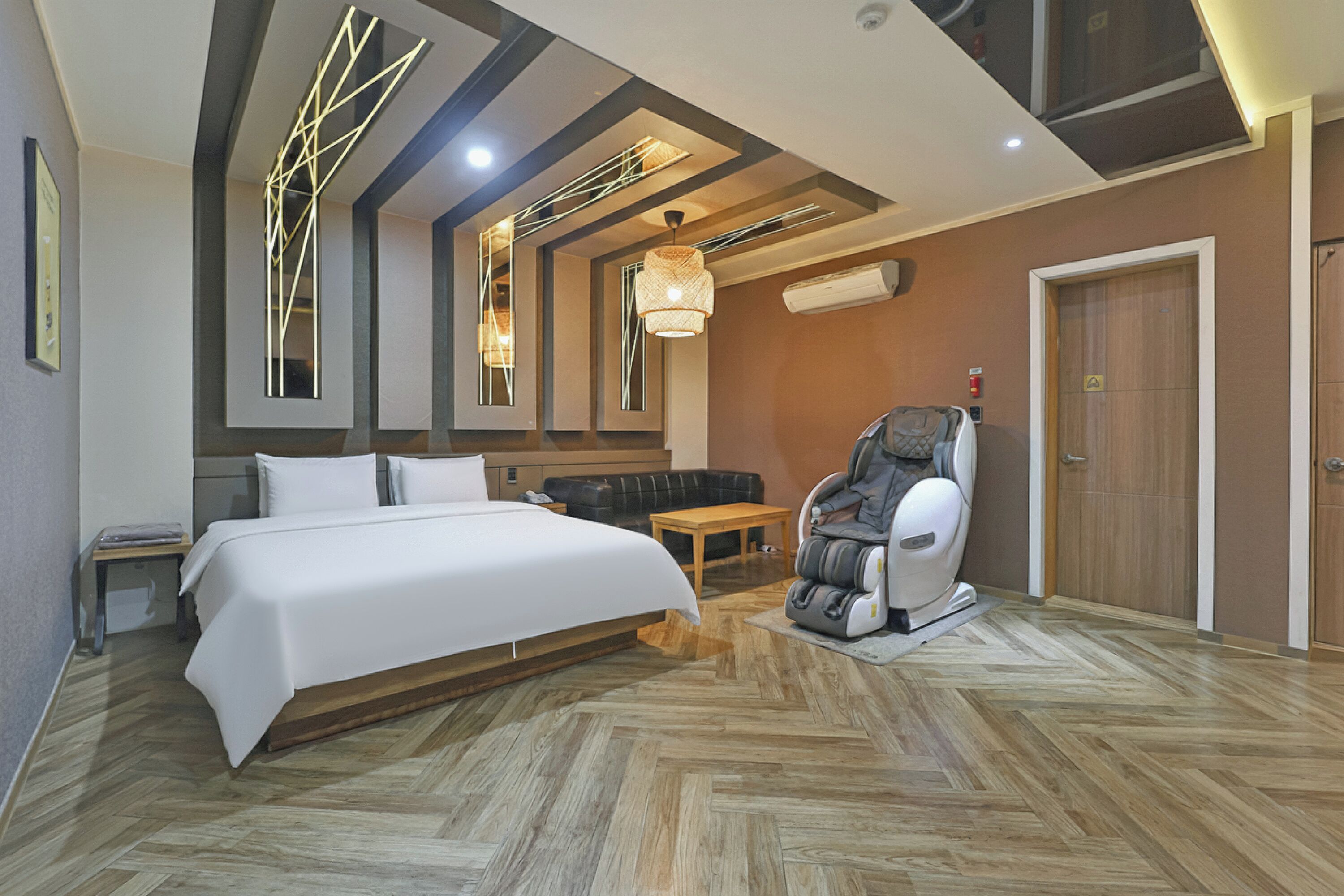 Luxury Double Room | Desk, soundproofing, free WiFi, bed sheets