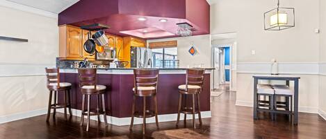 雪櫃、微波爐、焗爐、爐具