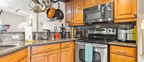 冰箱、微波炉、烤箱、炉灶