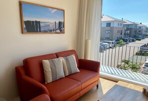 TV, table tennis, stereo